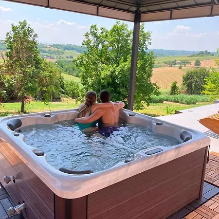Relais La Monferrina Bed & Breakfast 4*
